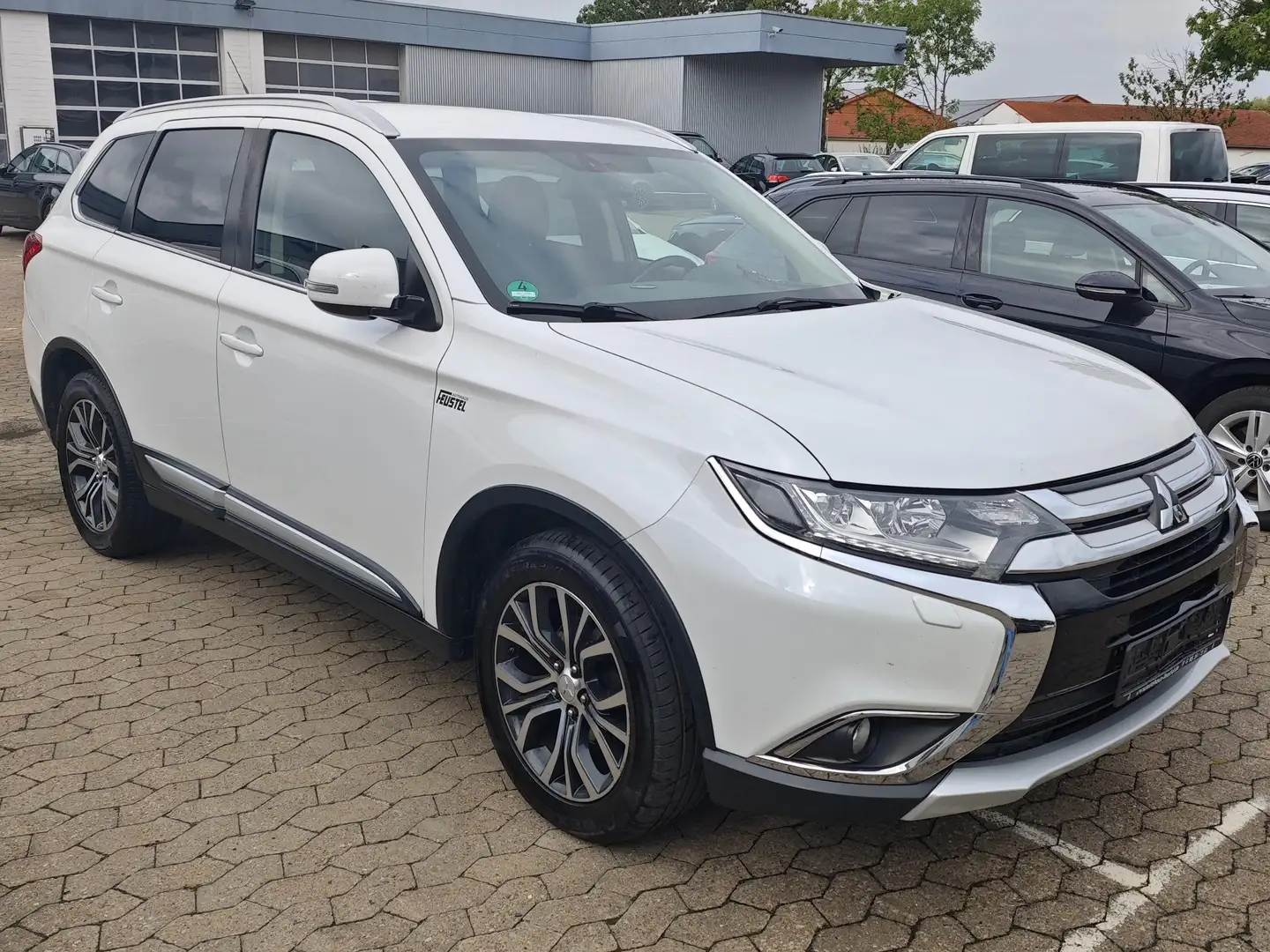 Mitsubishi Outlander Outlander 2.2 DI-D 4WD Aut. SUV-Star+ Weiß - 1