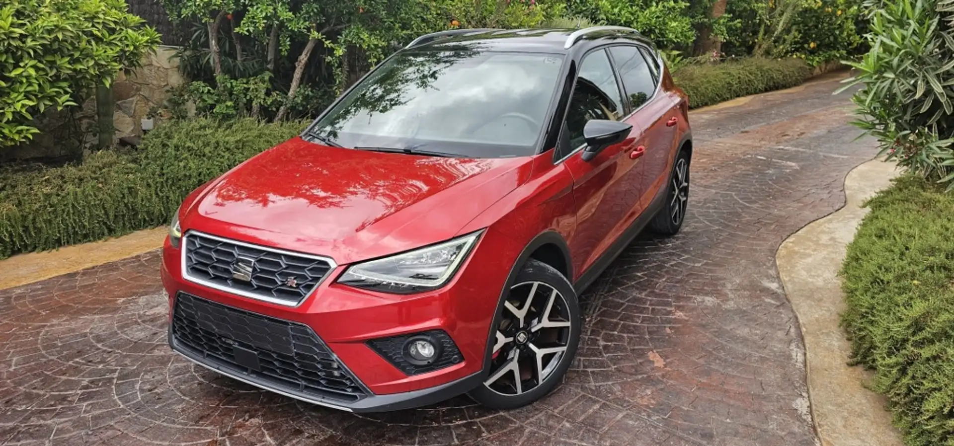 SEAT Arona 1.0 TSI Ecomotive S&S FR 115 Червоний - 1