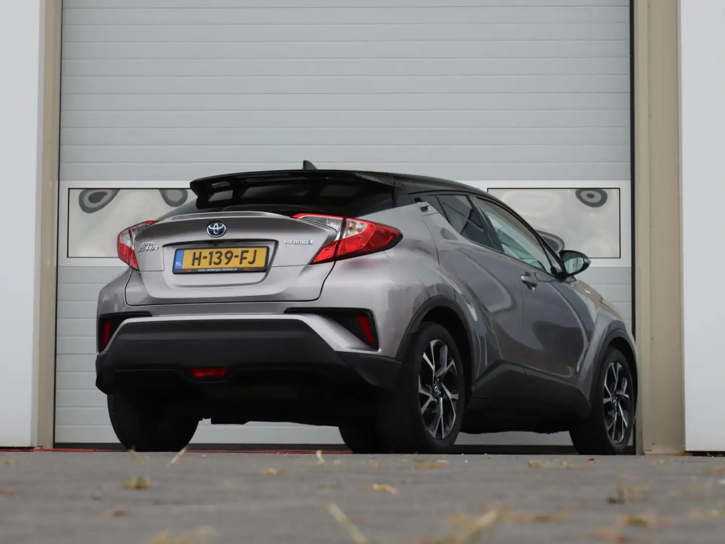 Toyota C-HR 1.8 Hybrid Bi-Tone Grijs - 2