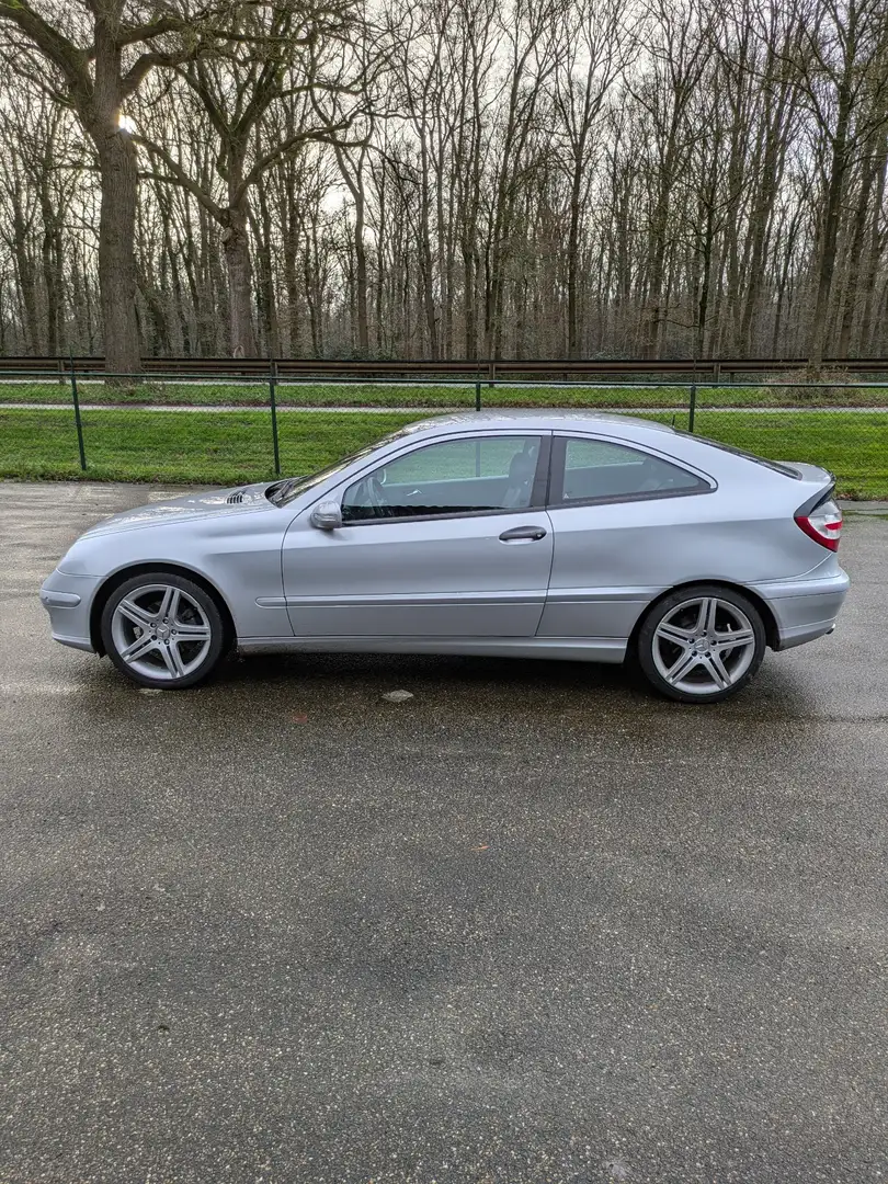 Mercedes-Benz C 180 coupe Grijs - 2