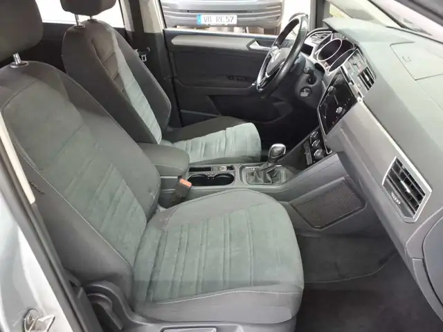 Volkswagen Touran view 8