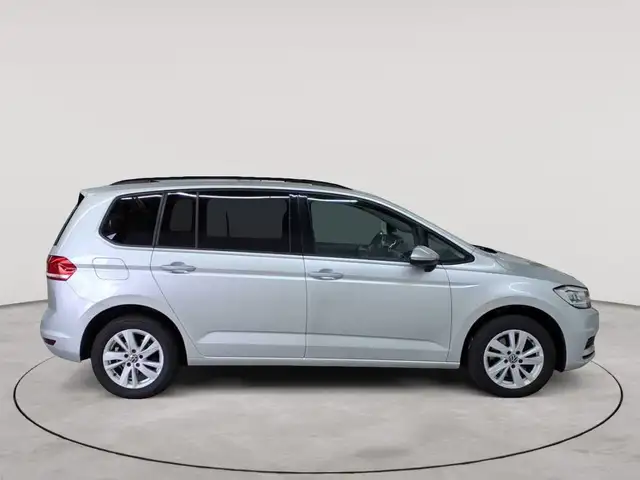 Volkswagen Touran view 3