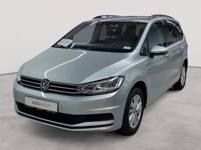 Volkswagen Touran view 2