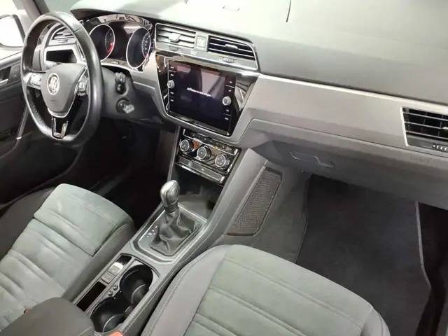 Volkswagen Touran view 9
