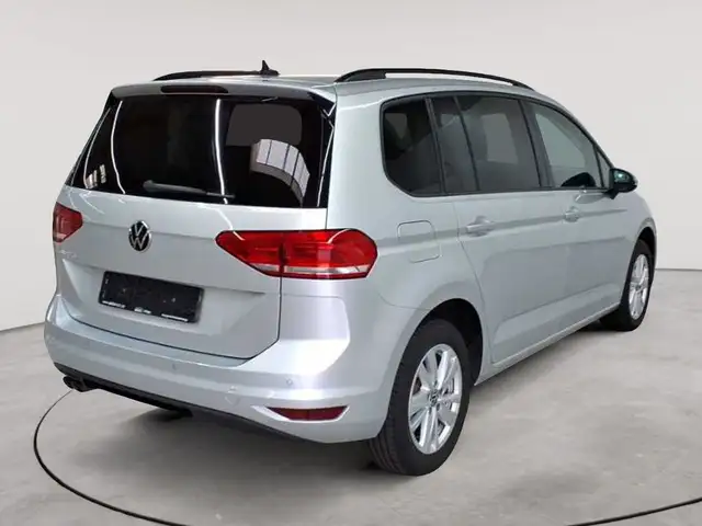 Volkswagen Touran view 4