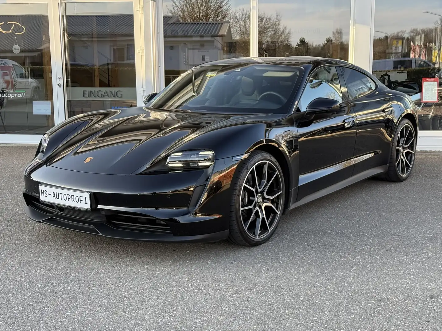 Porsche Taycan Performance Plus 21" Matrix Sport Leder Schwarz - 1