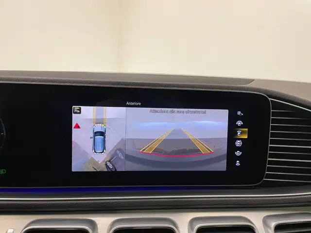 Mercedes-Benz GLE view 23