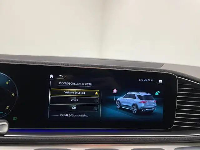Mercedes-Benz GLE view 25