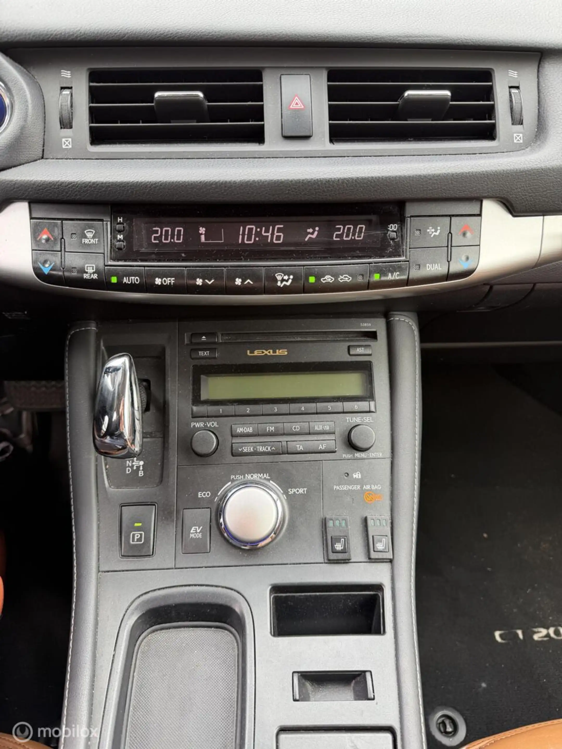Lexus CT 200h Hybrid leer daeler onderhouden — photo 7