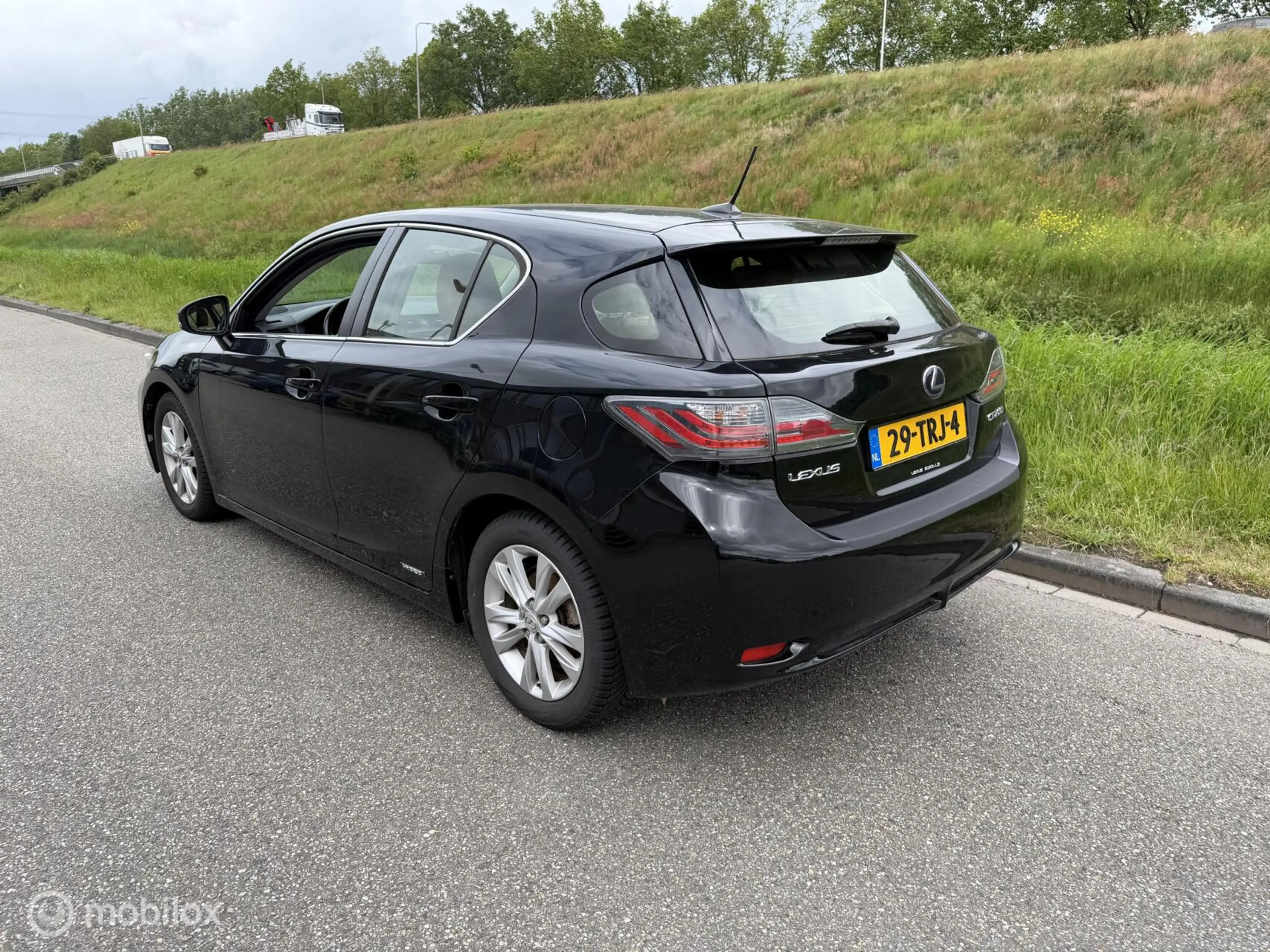 Lexus CT 200h Hybrid leer daeler onderhouden — photo 2