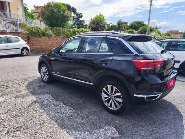 Volkswagen T-Roc view 2
