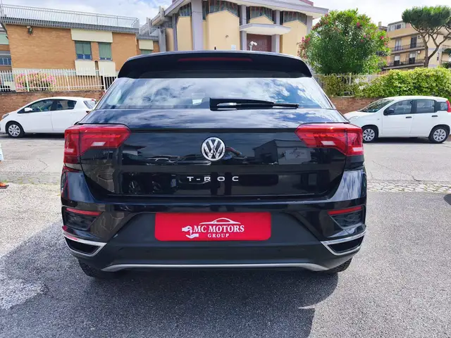Volkswagen T-Roc view 3