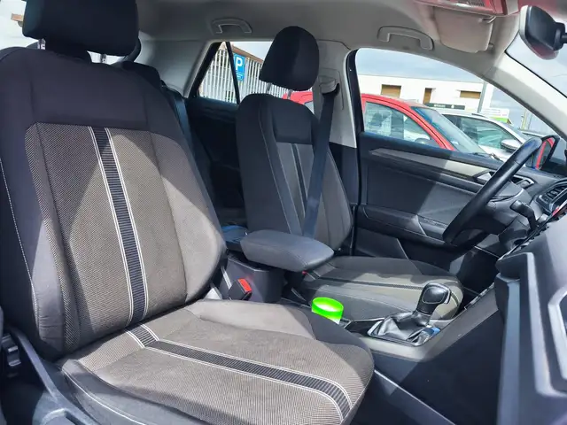 Volkswagen T-Roc view 10