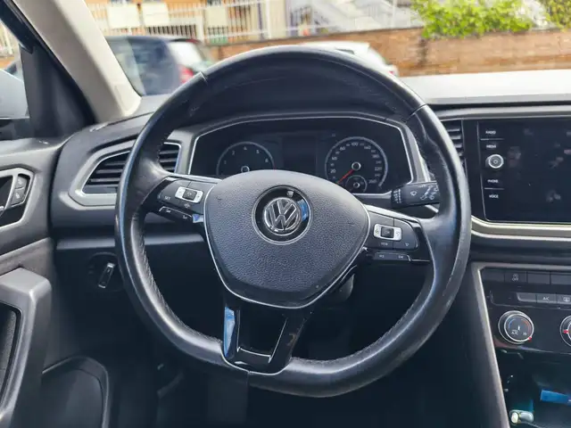 Volkswagen T-Roc view 13