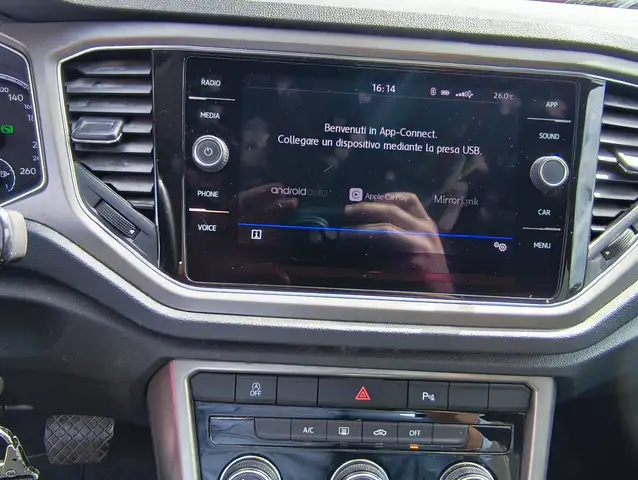 Volkswagen T-Roc view 12