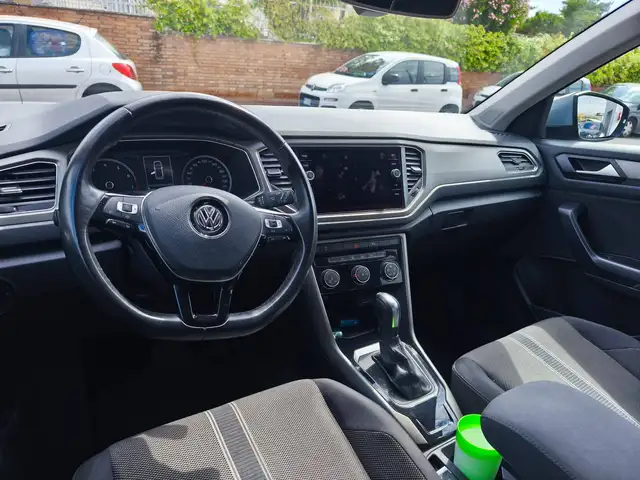 Volkswagen T-Roc view 8