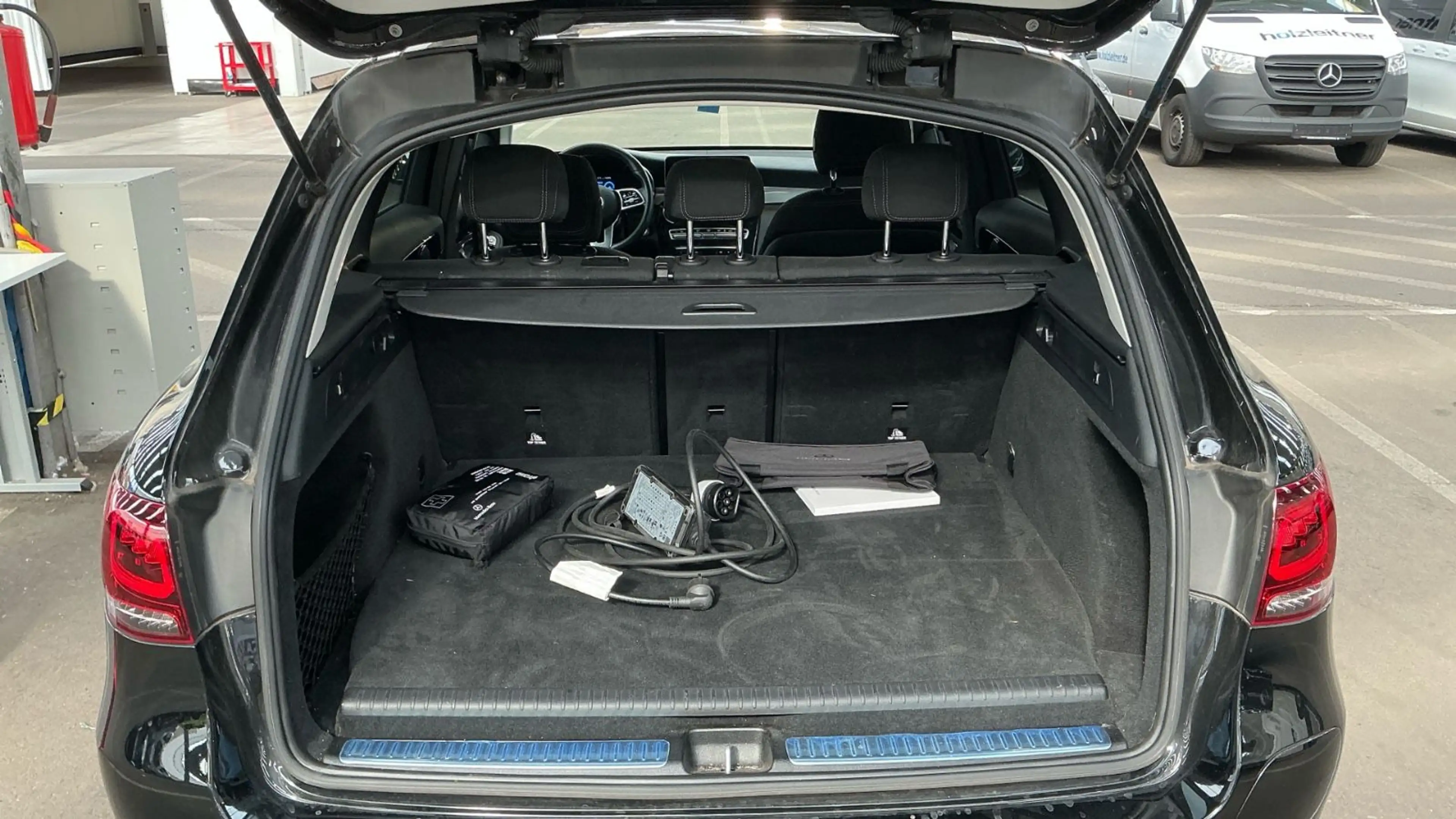 Mercedes-Benz GLC 300 e 4Matic 9G-TR-DIGITAL-360°CAM-AHK-TOTWNK — photo 5
