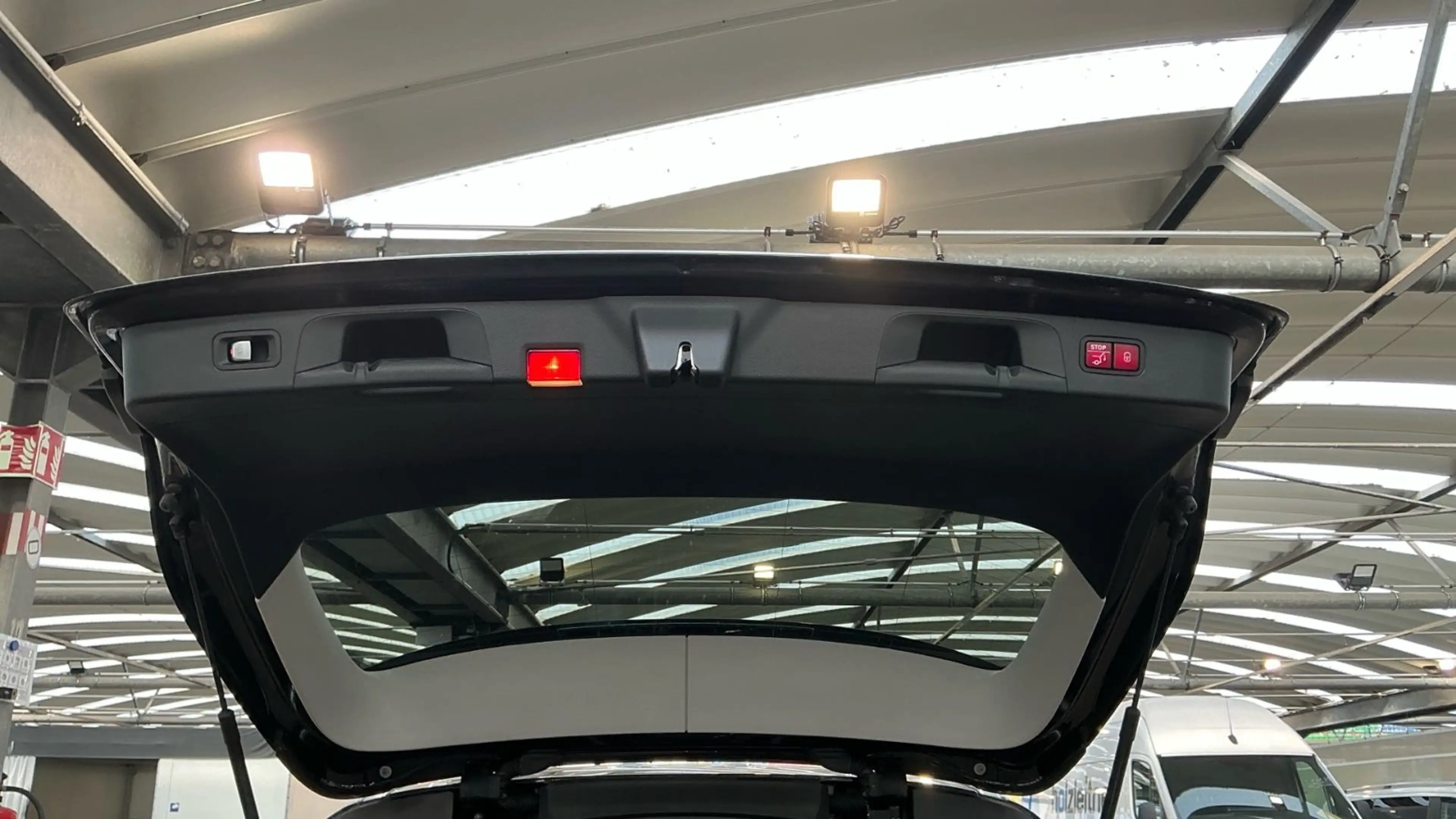 Mercedes-Benz GLC 300 e 4Matic 9G-TR-DIGITAL-360°CAM-AHK-TOTWNK — photo 6