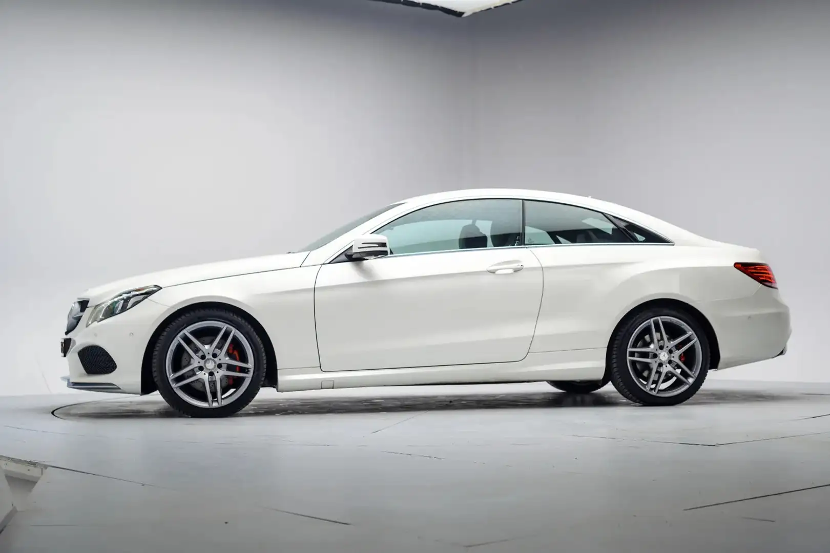 Mercedes-Benz E 200 Coupé Prestige AMG line [ cruise control climate c Blanc - 2