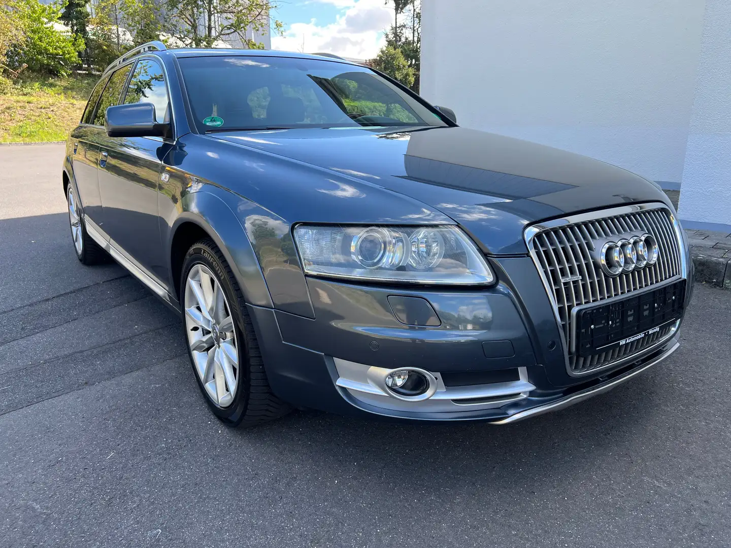 Audi A6 allroad 4.2 FSI V8 Grau - 2