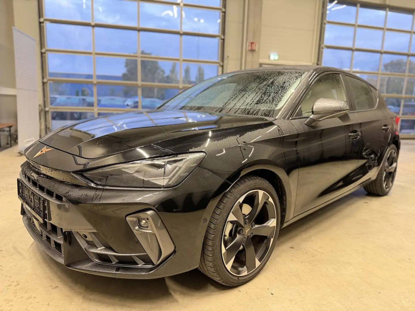 CUPRA Leon 1.5eTSI DSG Pano Matrix Dinamica Navi Schwarz - 1