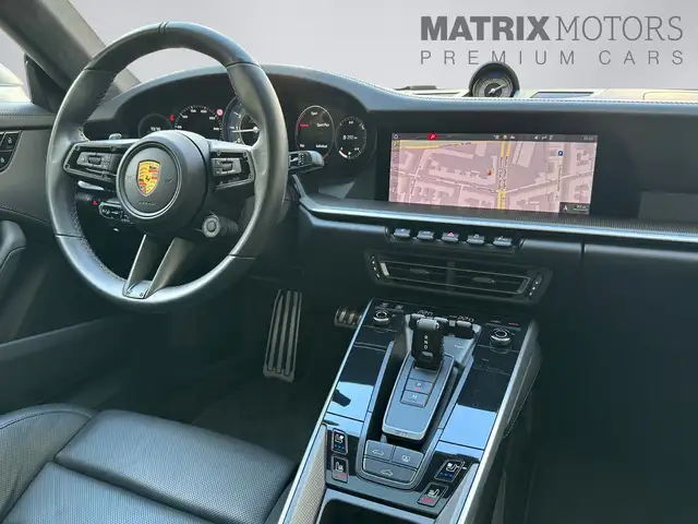 Porsche 911 view 7