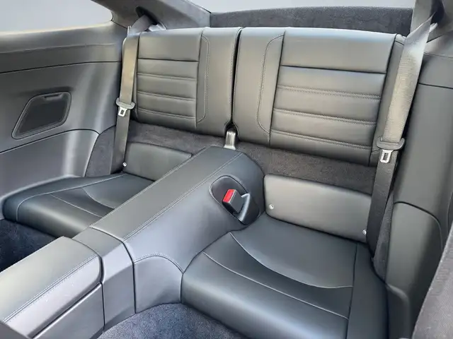 Porsche 911 view 8