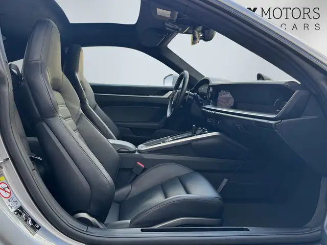Porsche 911 view 12