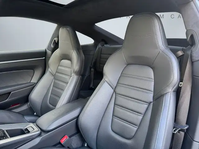 Porsche 911 view 4