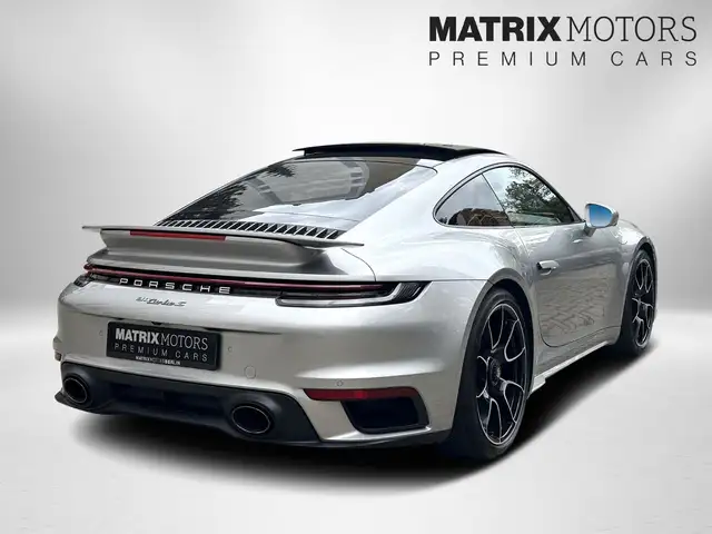 Porsche 911 view 2
