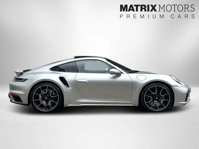 Porsche 911 view 5