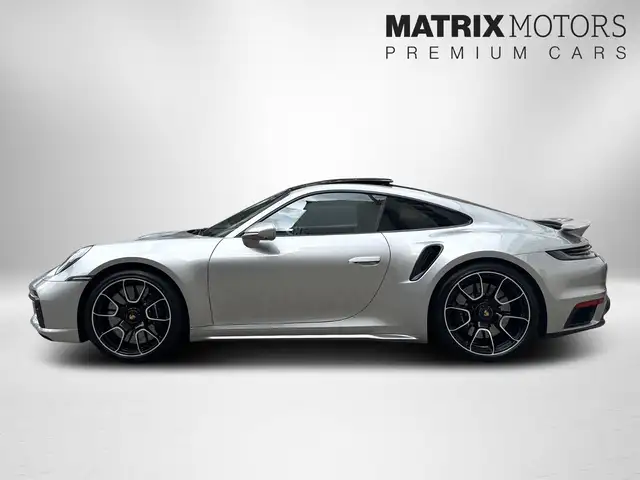 Porsche 911 view 6