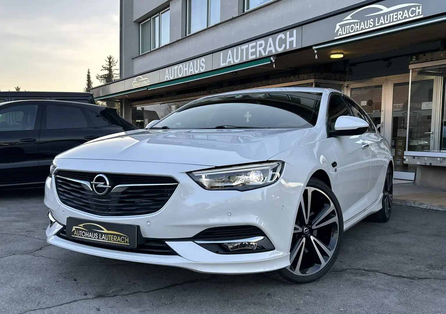 Opel Insignia Business Innovation 4x4 ***TOP AUSSTA.*** 20"ALU** Weiß - 1