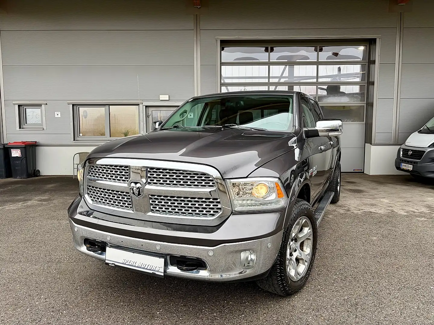 Dodge Sonstige Dodge Ram 1500 Crew Cab Laramie Long Grau - 2