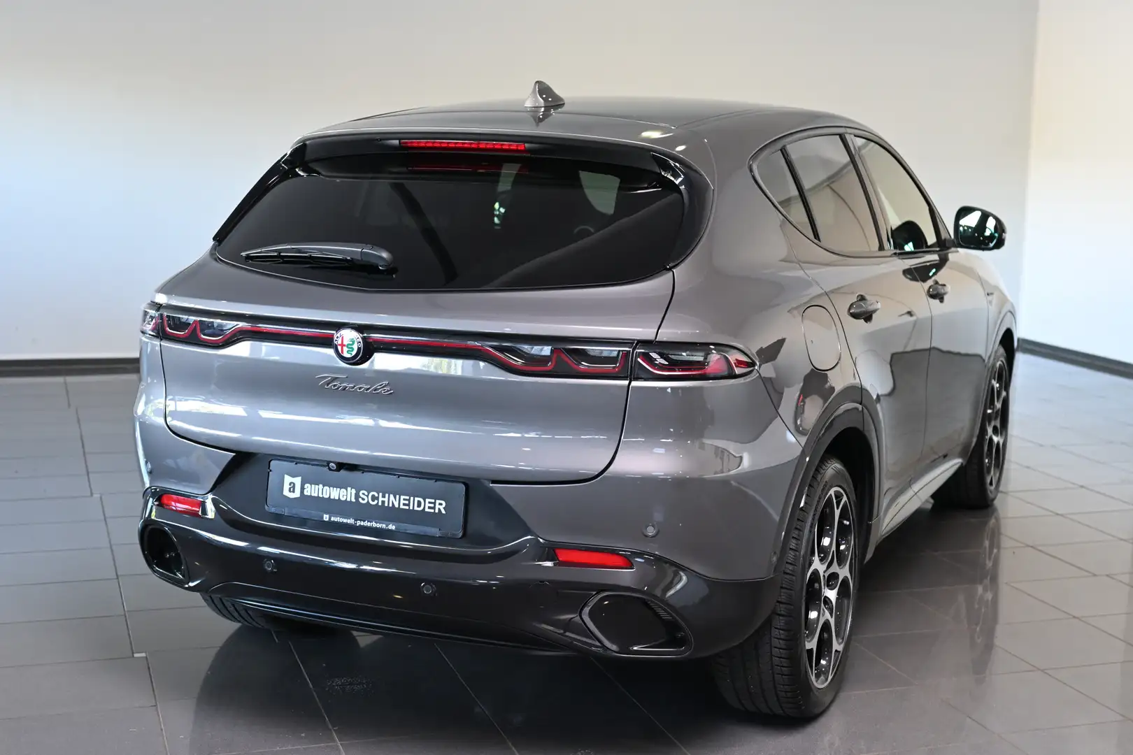 Alfa Romeo Tonale 1.5 Mild Hybrid Veloce Premium-Paket 19 Grau - 2