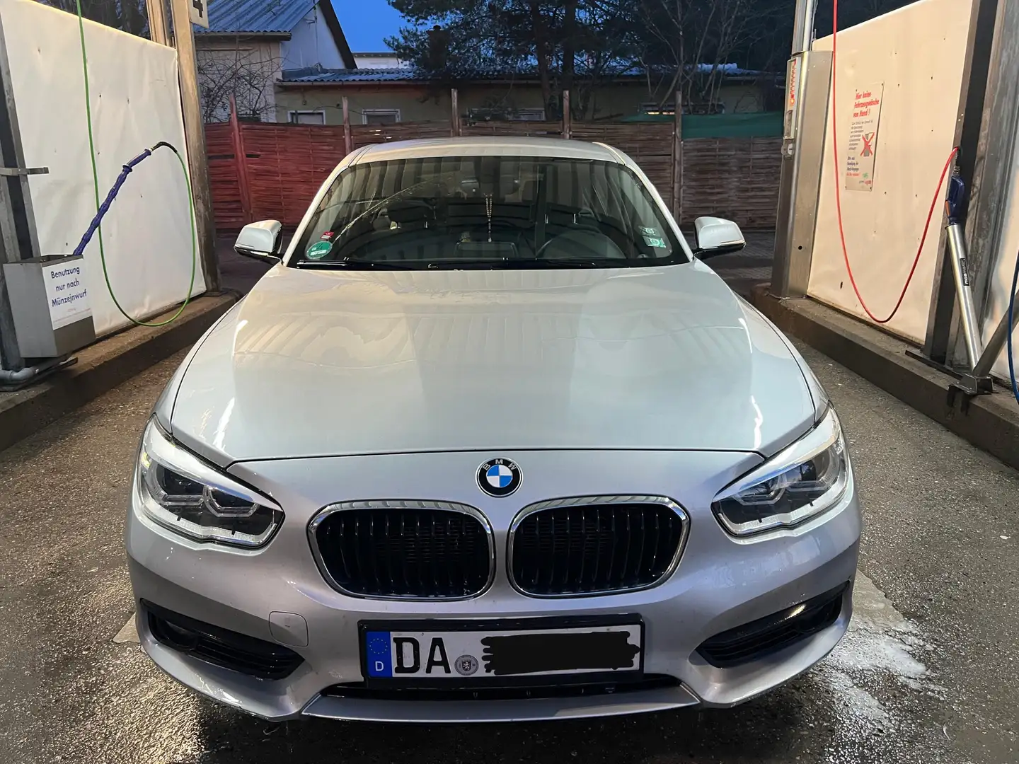 BMW 118 118d Automatik Sommer-/Winterreifen Silber - 1
