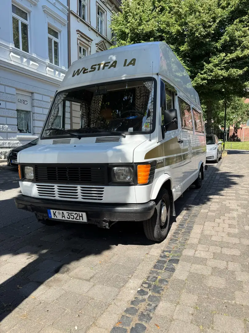 Mercedes-Benz T1 207 D - 1