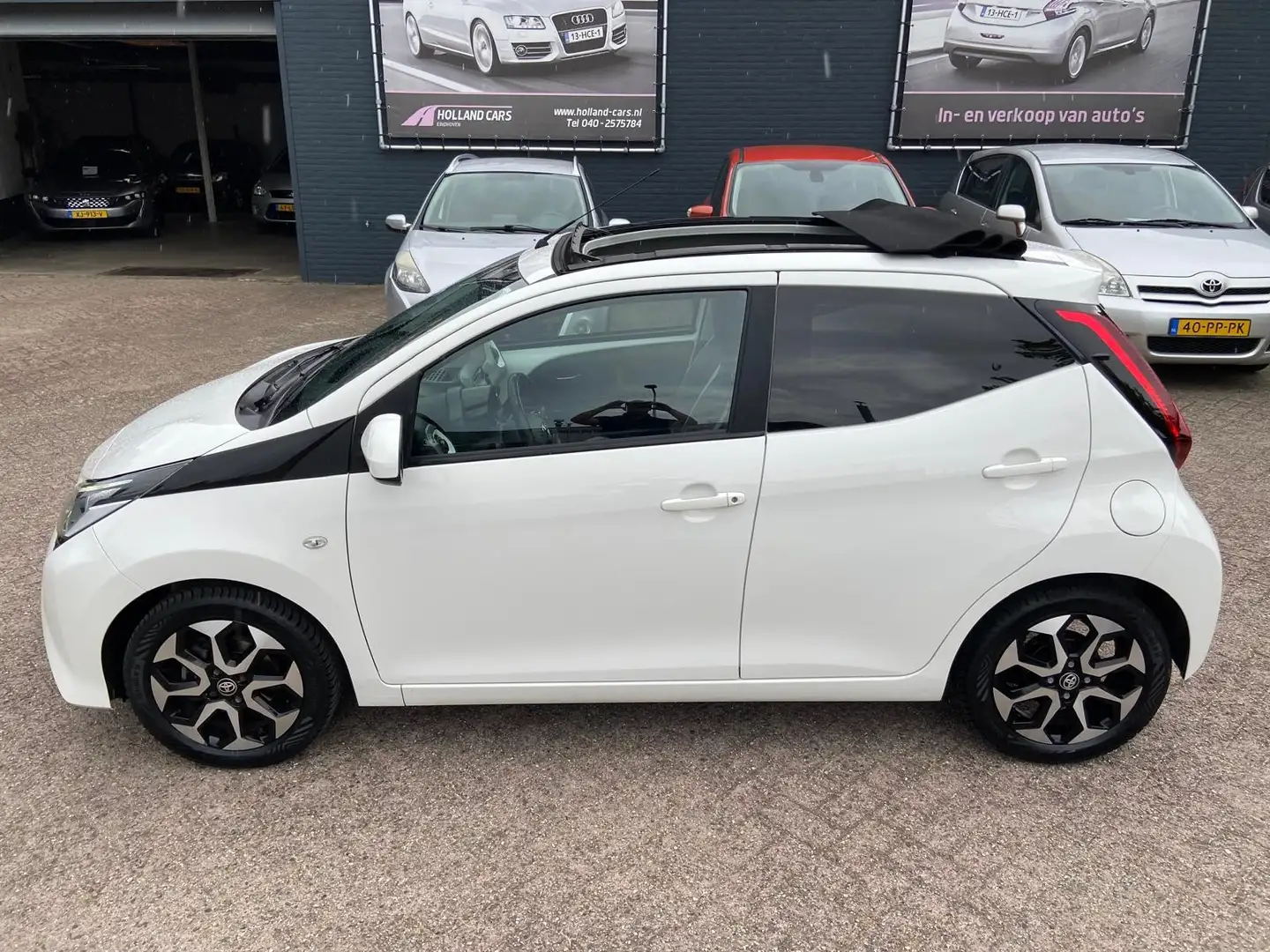 Toyota Aygo 1.0 VVT-i x-first Cabrio - 1e Eigenaar - Airco - B Bianco - 2