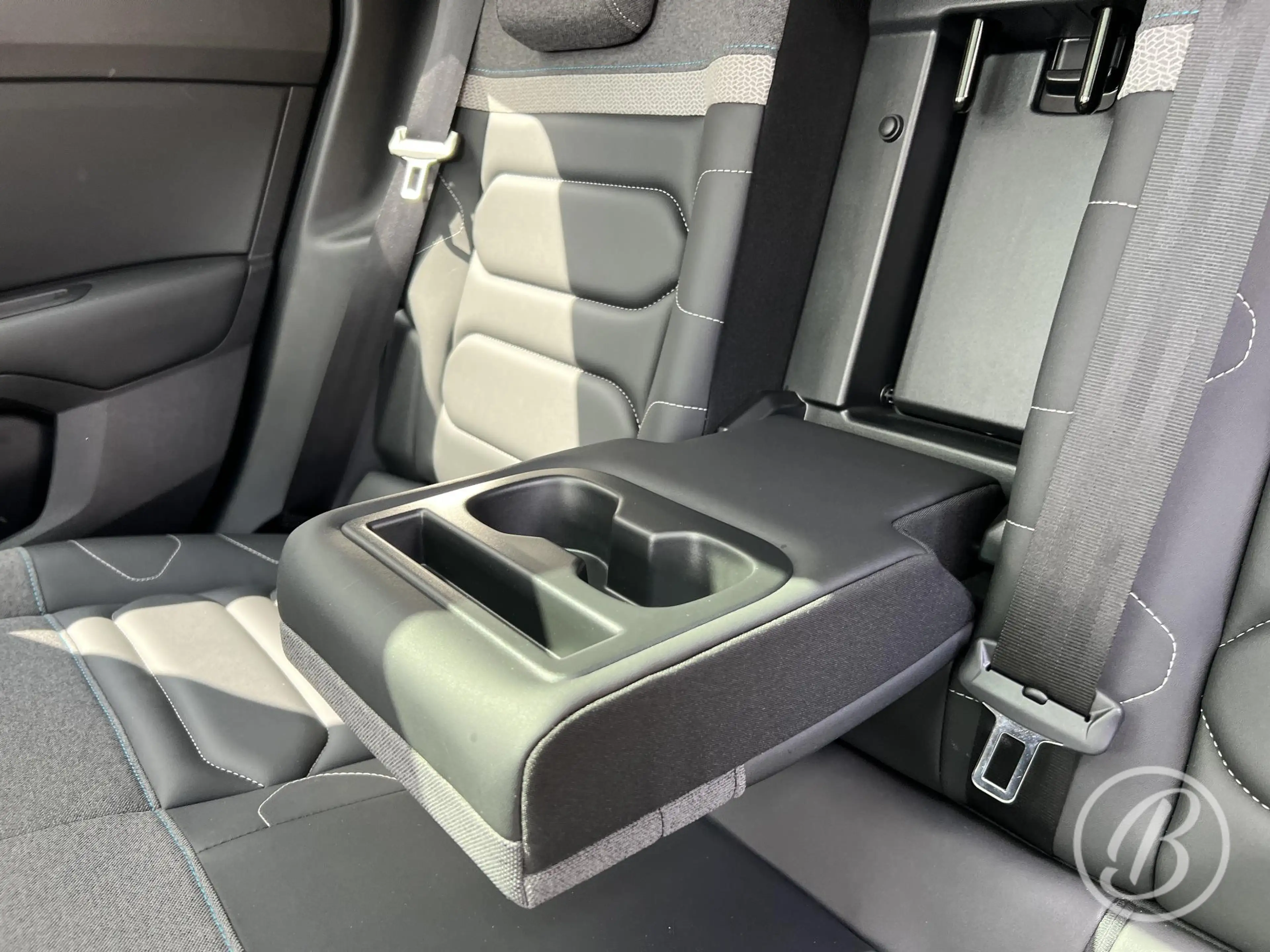 Citroen E-C4 Electric Shine 50 kWh 136 pk Automaat Panoramadak — photo 27