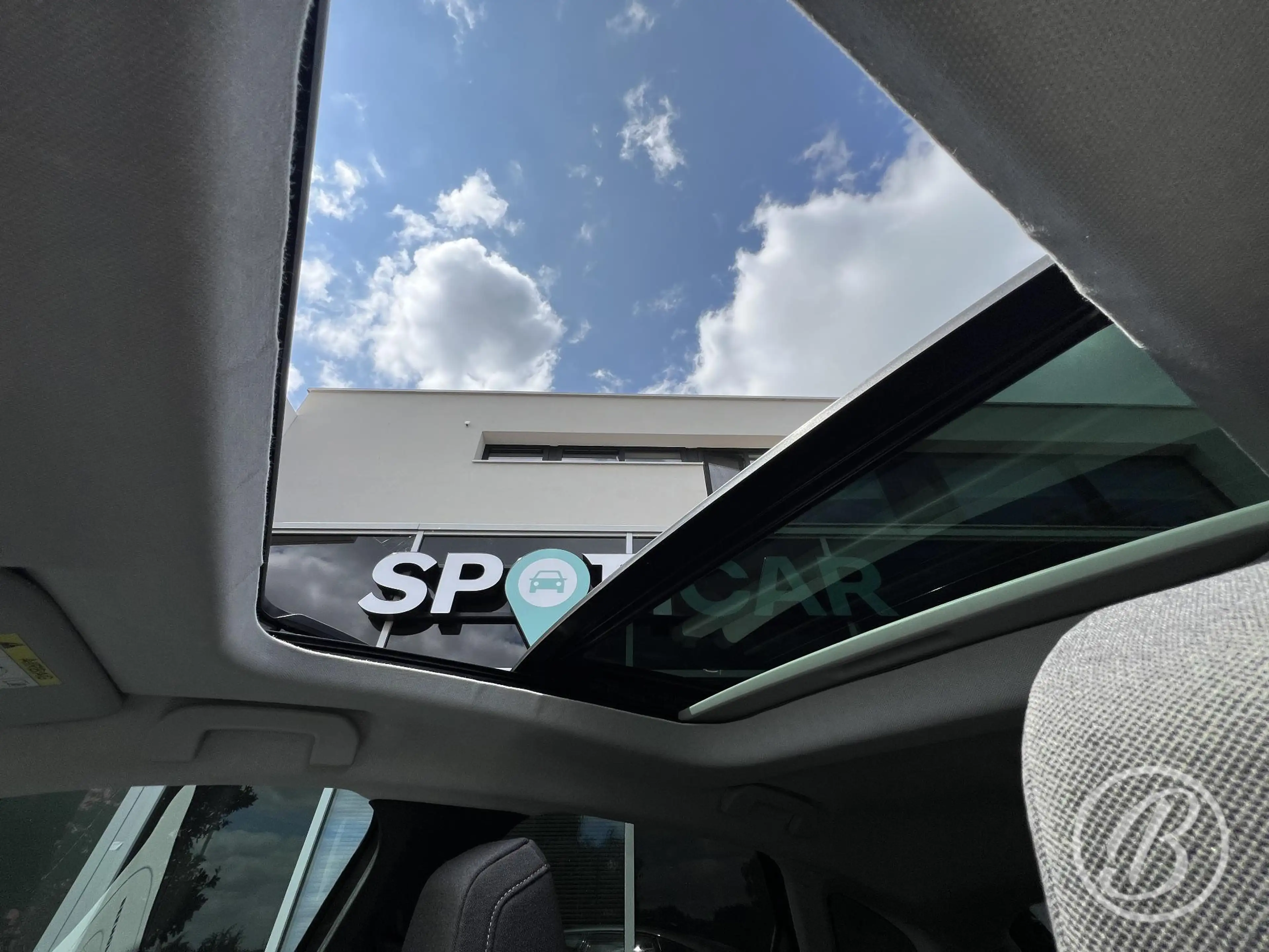 Citroen E-C4 Electric Shine 50 kWh 136 pk Automaat Panoramadak — photo 14