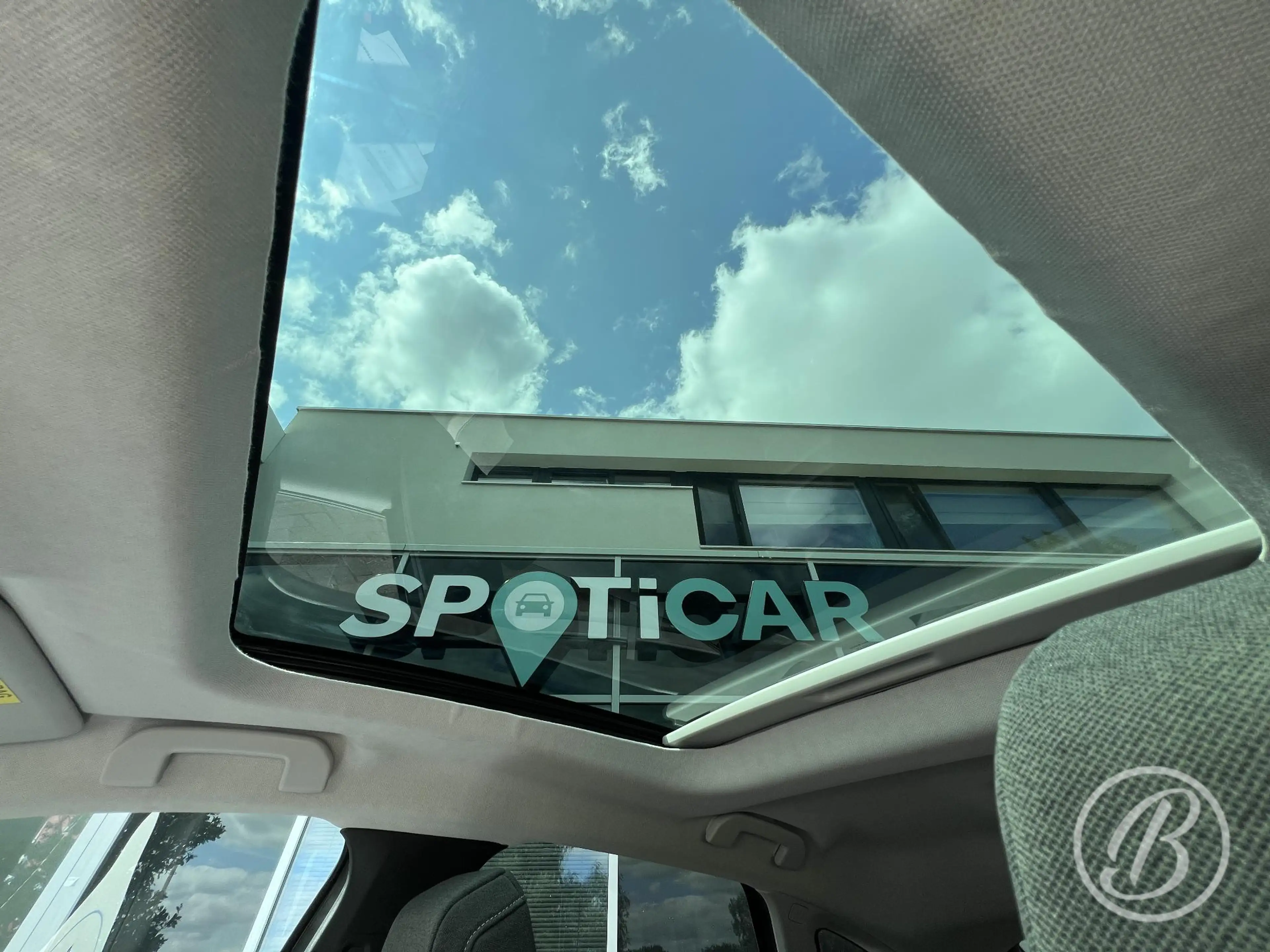 Citroen E-C4 Electric Shine 50 kWh 136 pk Automaat Panoramadak — photo 15