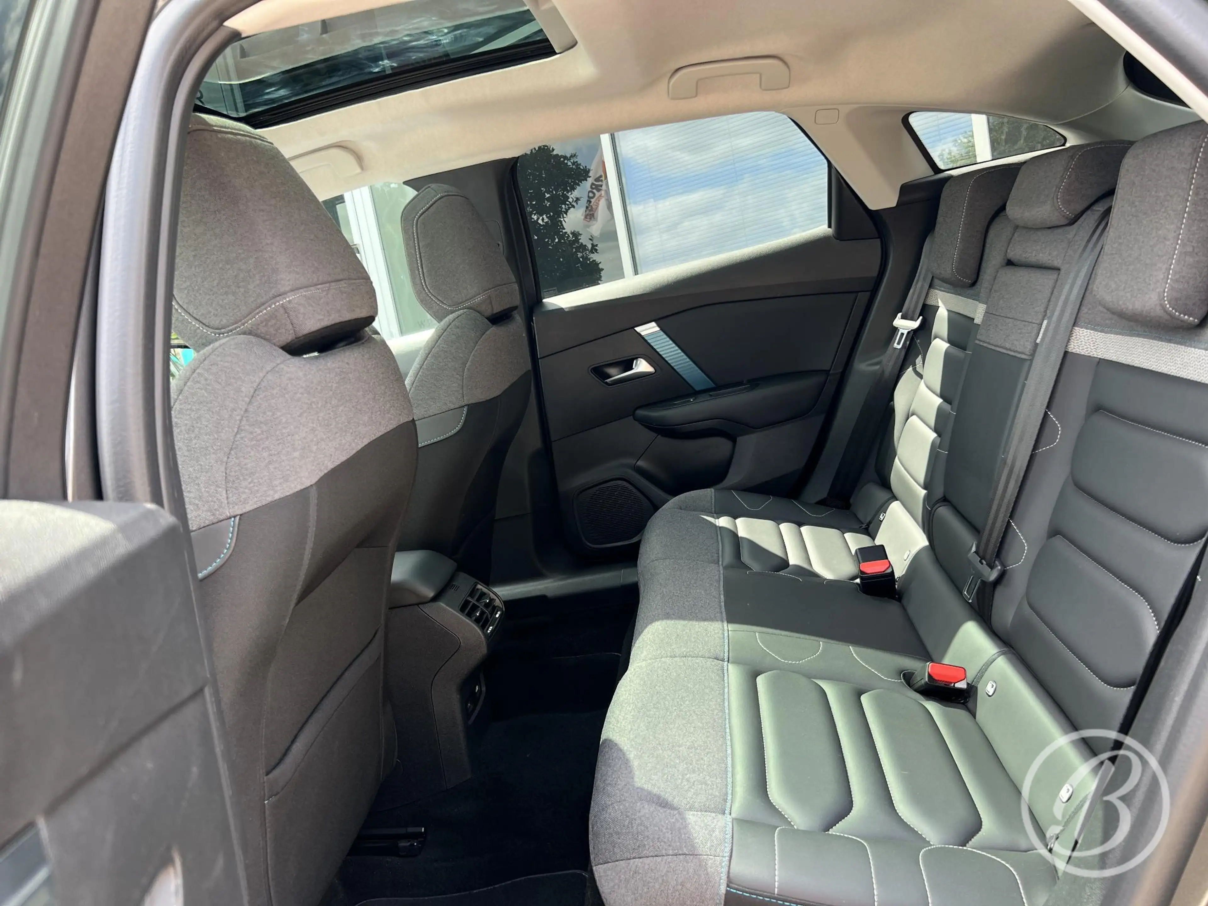 Citroen E-C4 Electric Shine 50 kWh 136 pk Automaat Panoramadak — photo 10