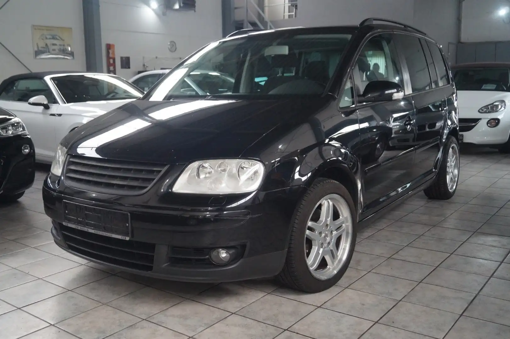 Volkswagen Touran 1,4 Highline *Klima*SH*17 Zoll Alu* Schwarz - 1