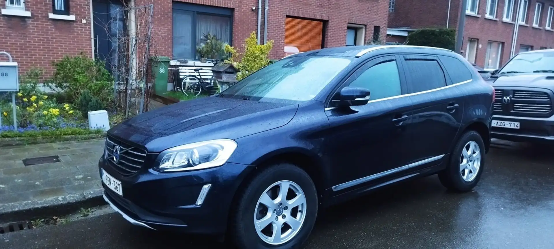 Volvo XC60 D4 Kinetic Bleu - 1