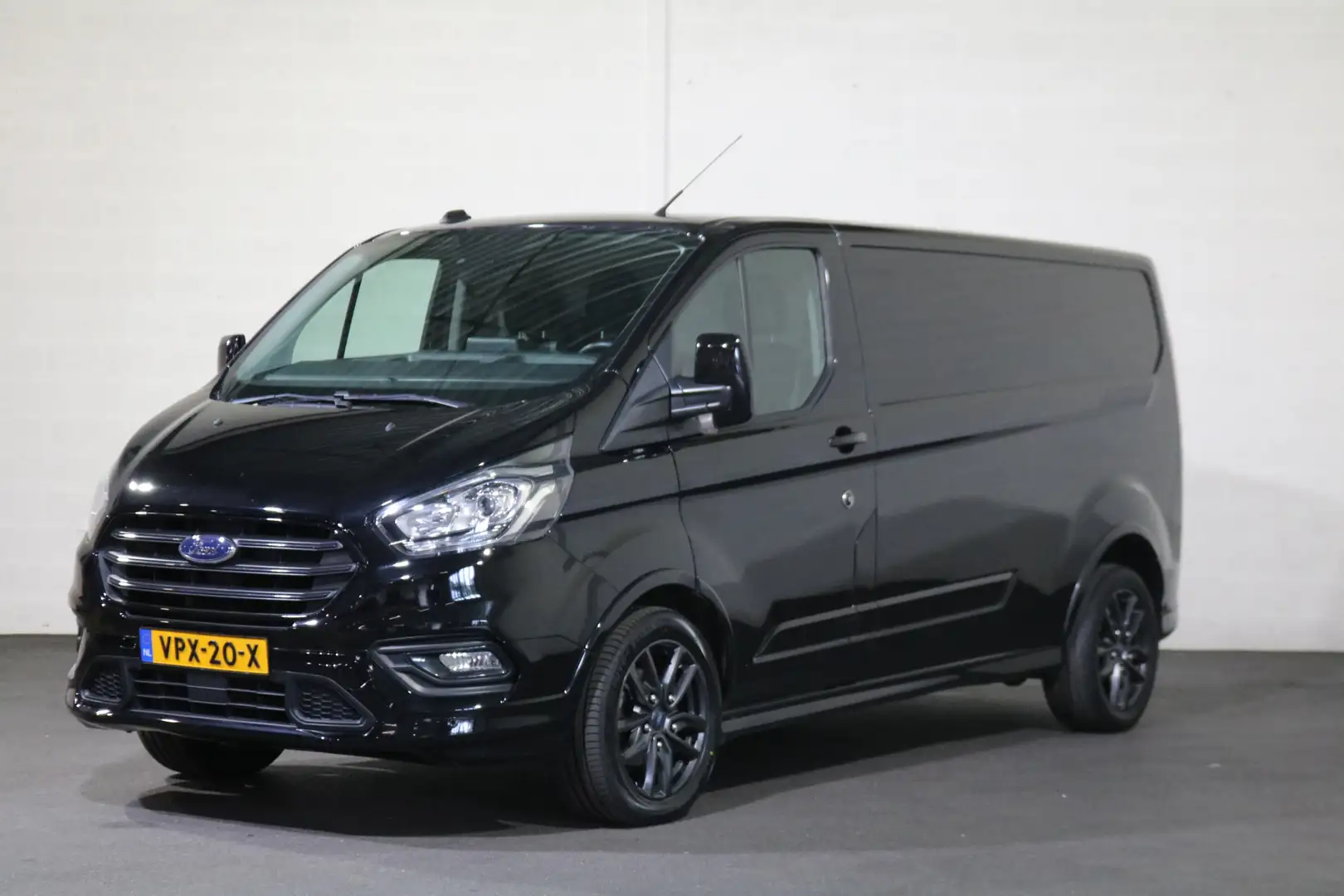 Ford Transit Custom 2.0 TDci L2 H1 Sport Airco Navigatie Camera 2.8T T Zwart - 1