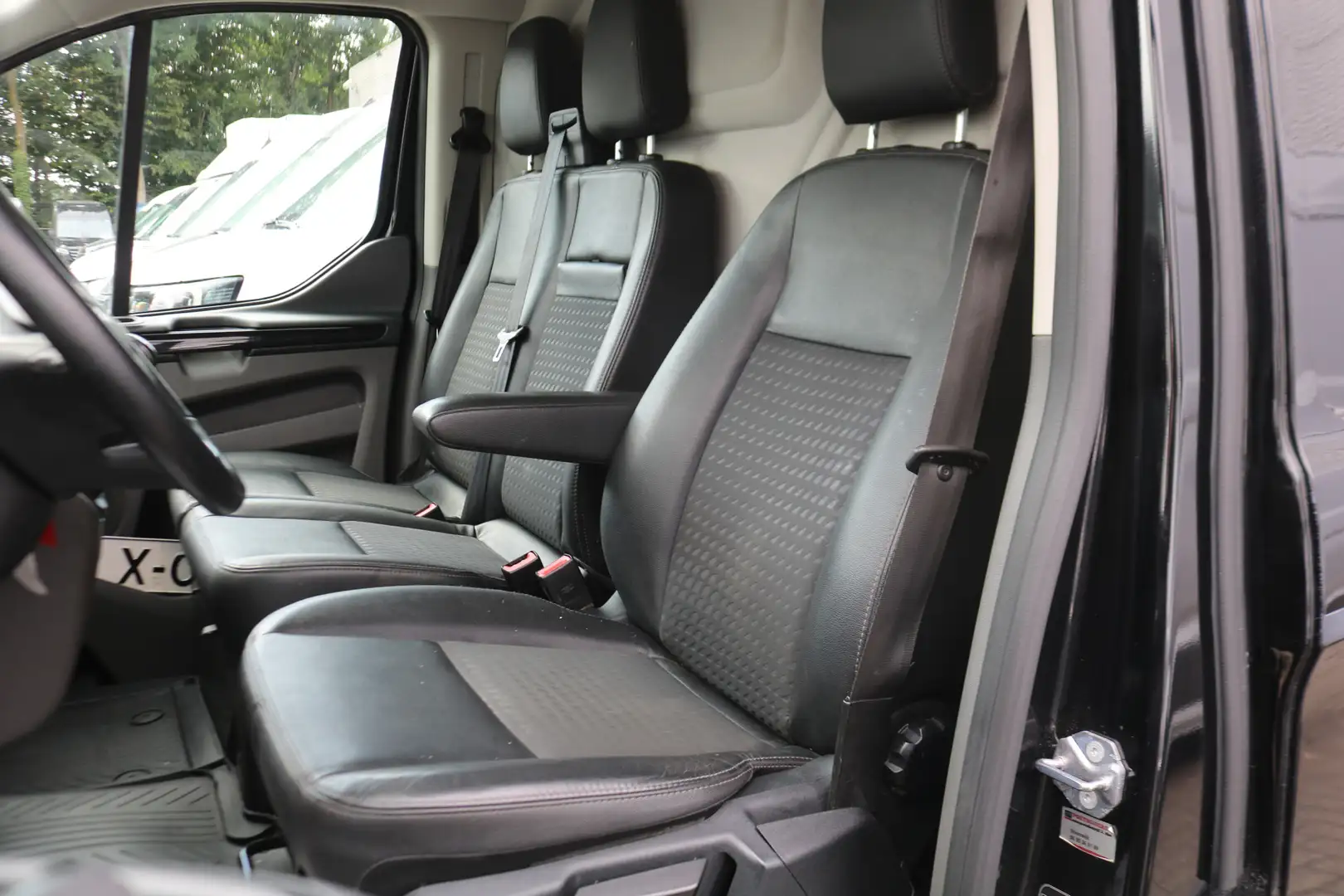Ford Transit Custom 2.0 TDci L2 H1 Sport Airco Navigatie Camera 2.8T T Zwart - 2