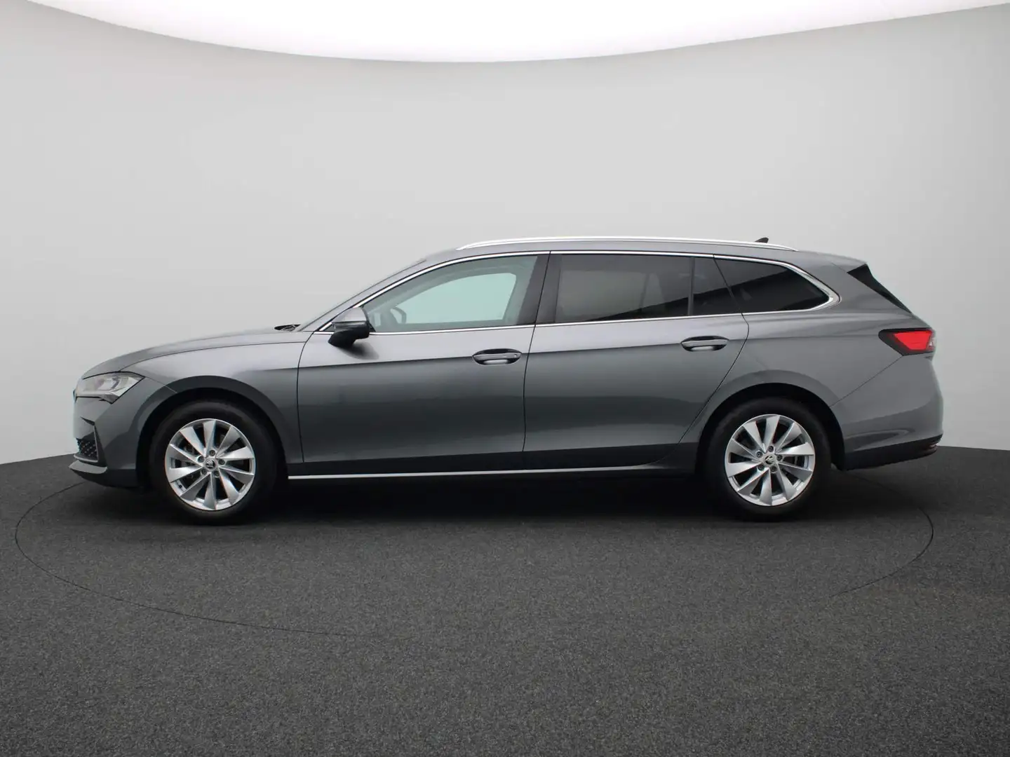 Skoda Superb Combi 1.5 TSI MHEV First Edition 150PK DSG Alarm, Grijs - 2