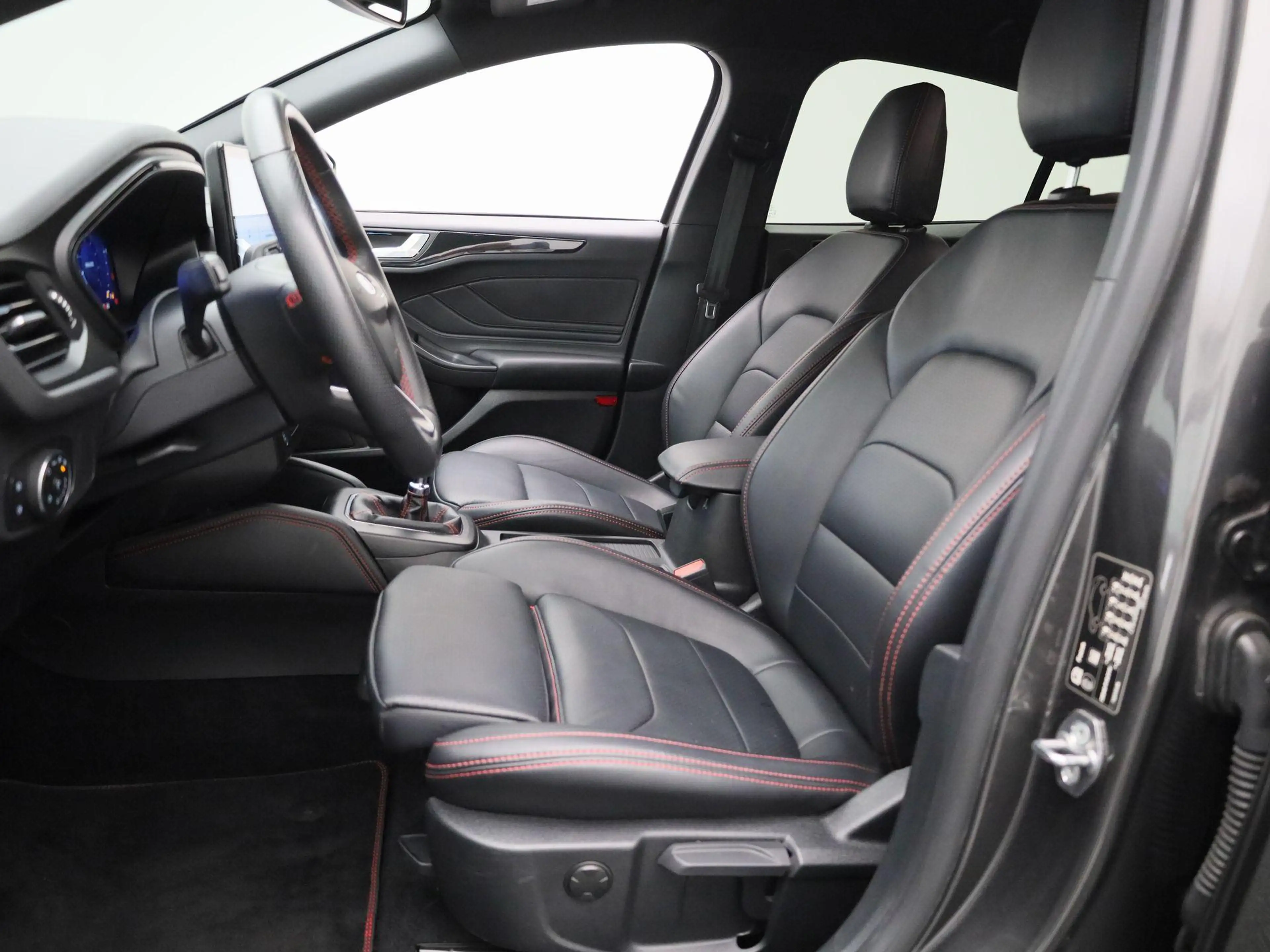 Ford Focus Hybrid ST Line X | 155 PK | SYNC 4 |18 INCH VELGEN — photo 10