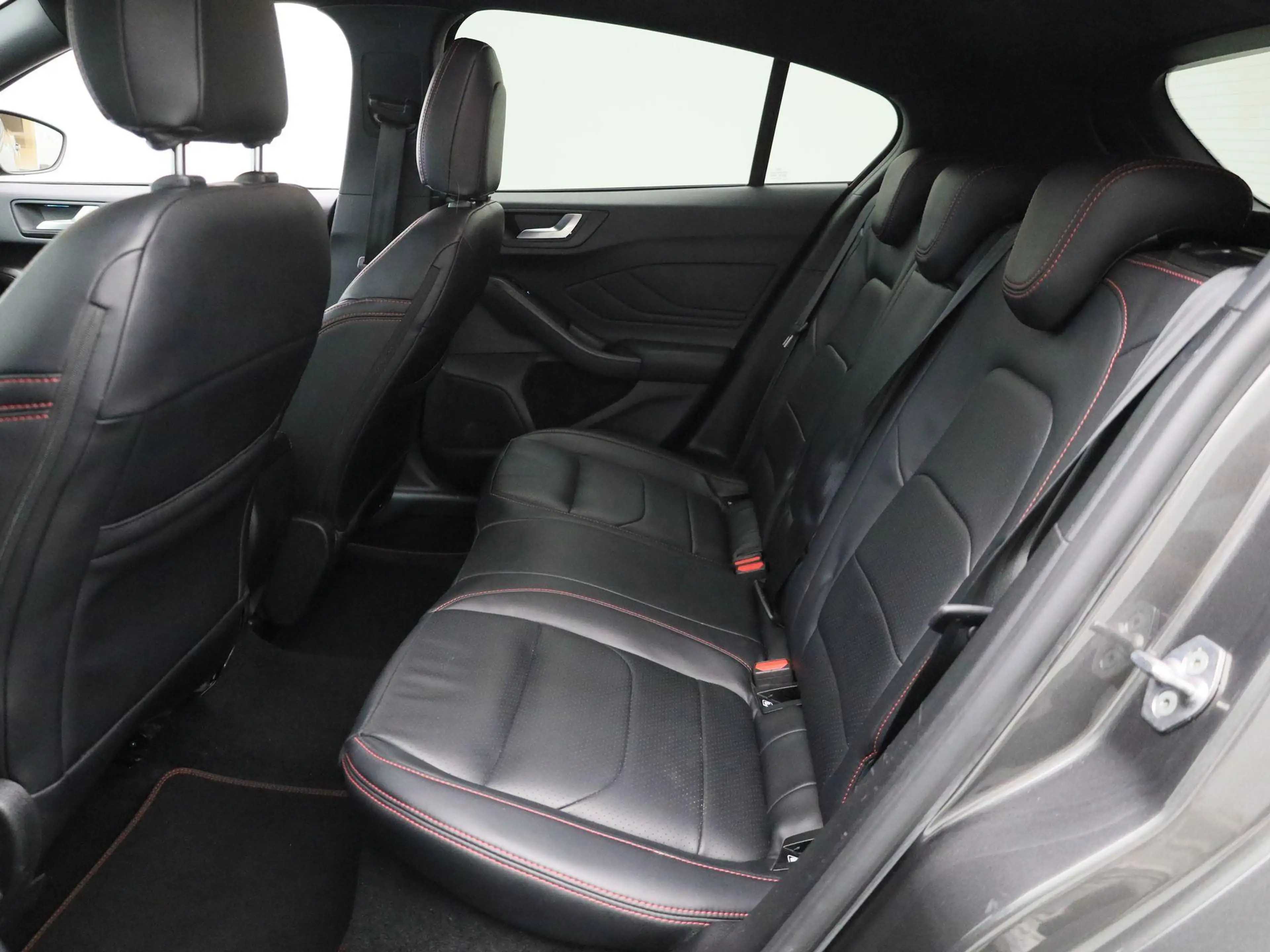 Ford Focus Hybrid ST Line X | 155 PK | SYNC 4 |18 INCH VELGEN — photo 11