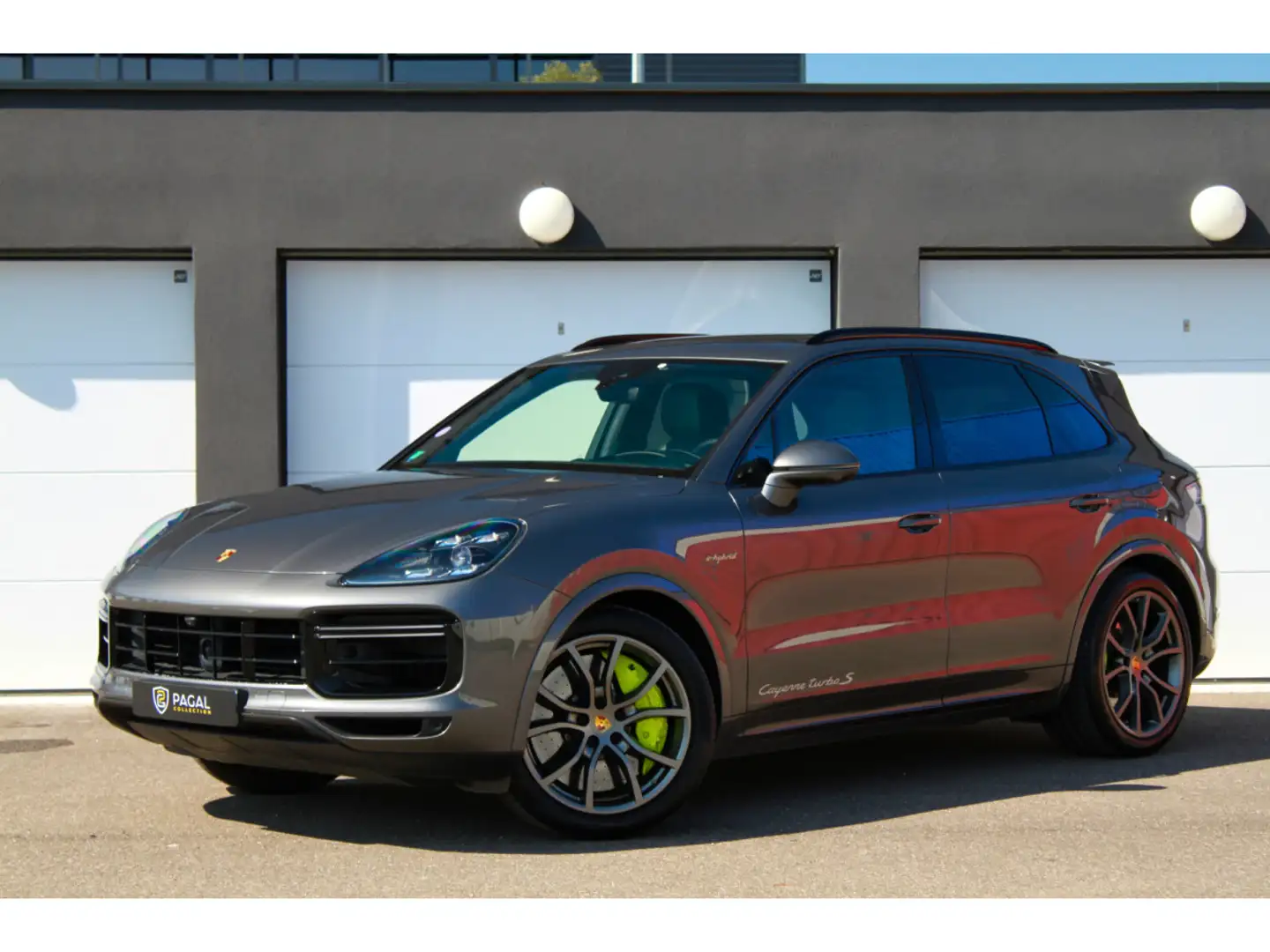 Porsche Cayenne TURBO S E-HYBRID | LLD 1990e/Mois | PANO | PDLS+ | Gris - 1
